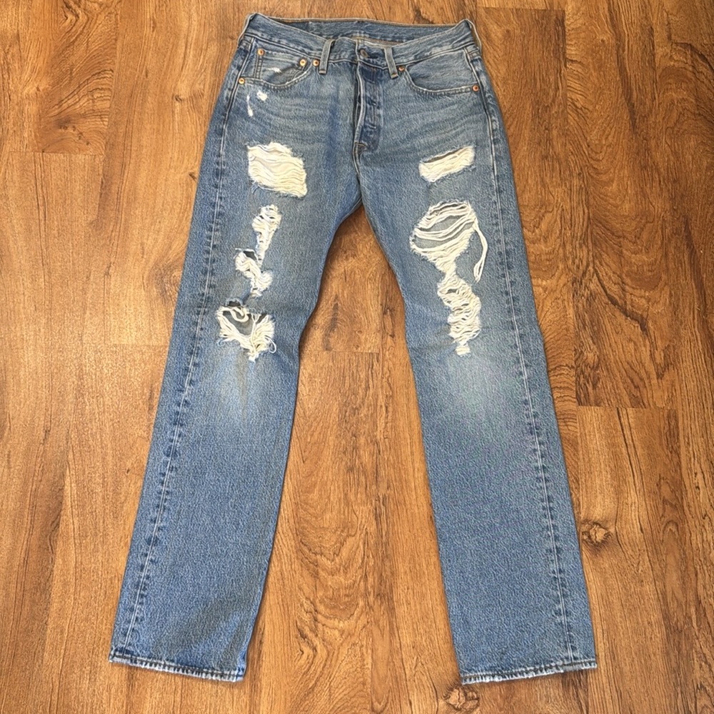 Classic Distressed 501 Levi’s. 30 x 32